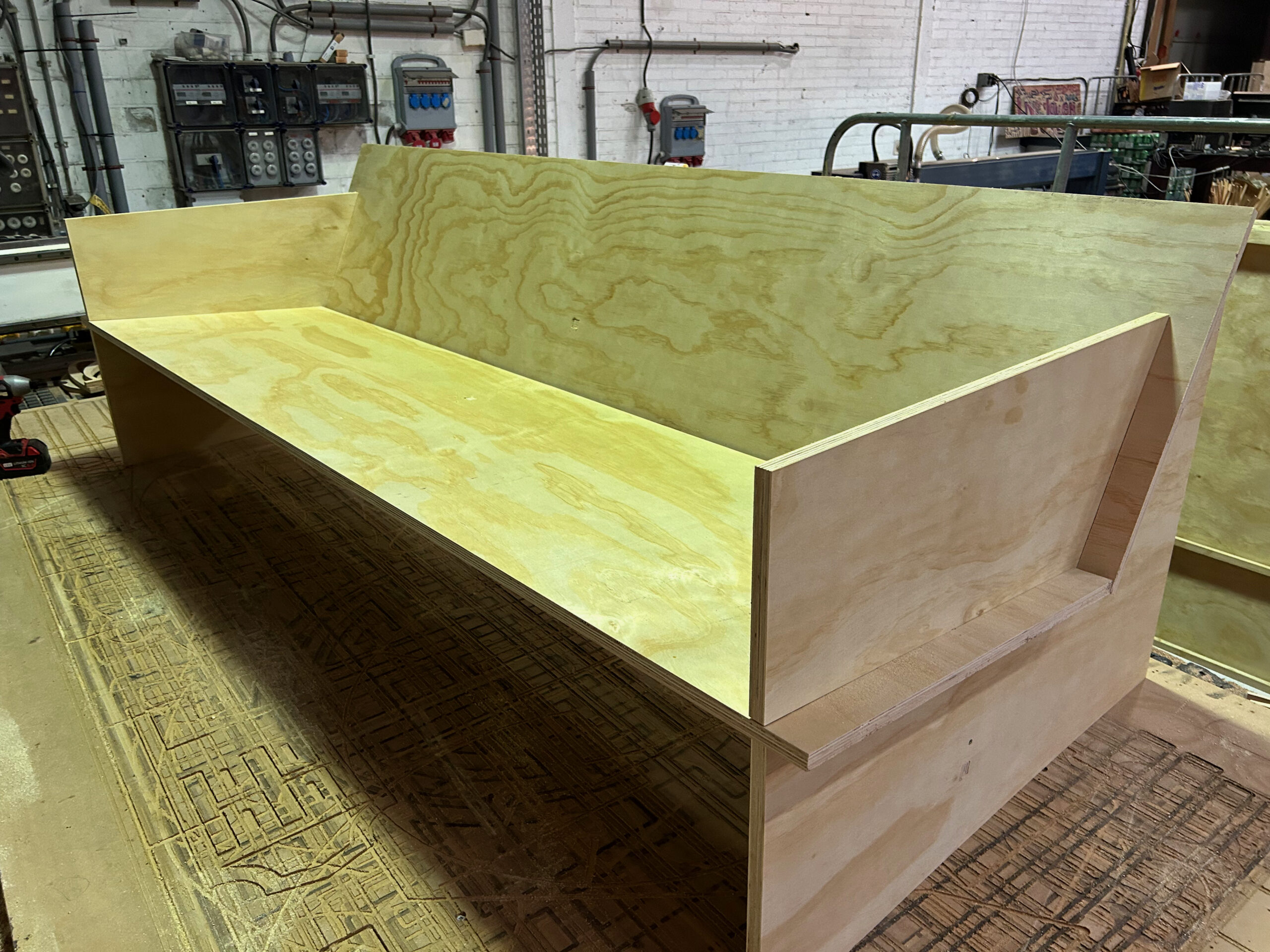 Cubist Dream, Minimalistische Tuinbank